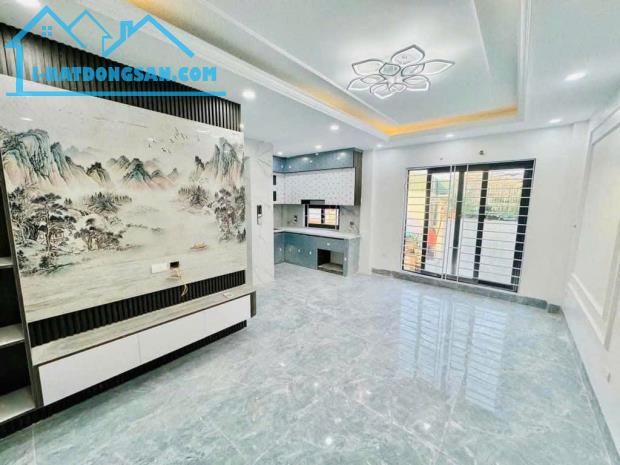 BÁN NHÀ VĂN PHÚ THOÁNG MÁT, NỞ HẬU 42m2, 4 tầng , GIÁ 8 TỶ.