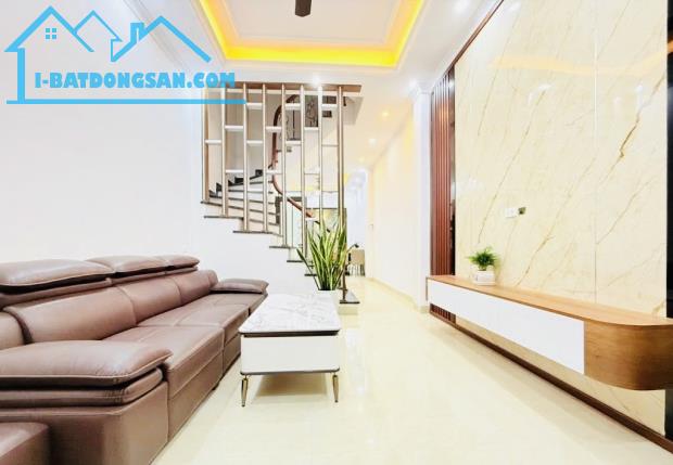 Bán nhà, trung tâm quận, nhà đẹp dân xây, vị trí đắc địa - 3