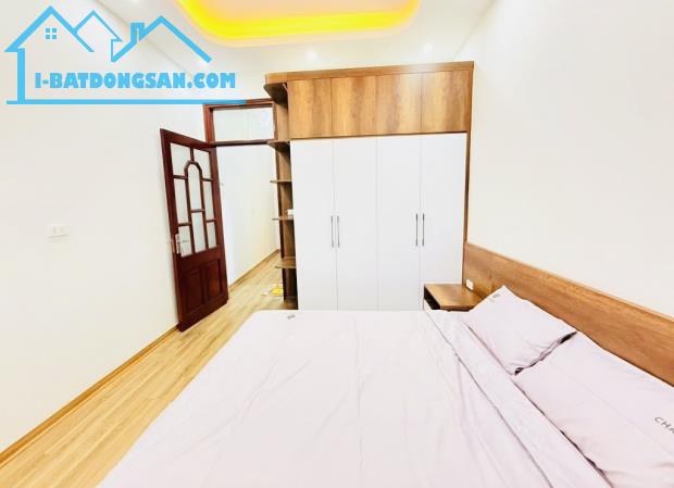 Bán nhà, trung tâm quận, nhà đẹp dân xây, vị trí đắc địa - 2
