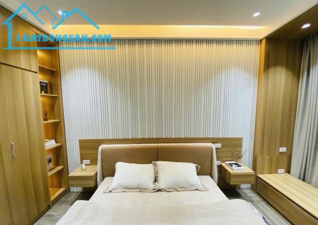 Bán nhà, trung tâm quận, nhà đẹp dân xây, vị trí đắc địa