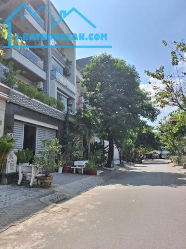 SIÊU PHẨM NHÀ PHỐ HIỆN ĐẠI, 5x18, 4 TẦNG, KDC SAVIMEX PHÚ THUẬN - VIEW CÔNG VIÊN, SÁT VÁCH