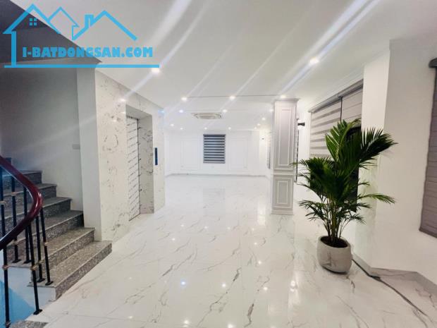 (Tin thật 100%) Bán tòa Building - VP 240m2 x 9 tầng tại mặt phố Hoàng Cầu - Cho thuê 3,9 - 2