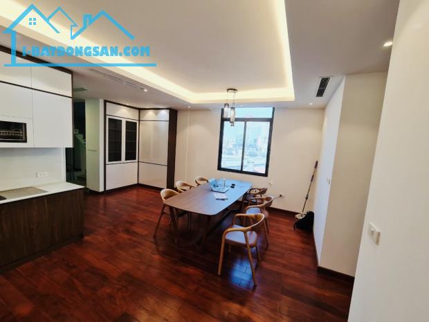 (Tin thật 100%) Bán tòa Building - VP 240m2 x 9 tầng tại mặt phố Hoàng Cầu - Cho thuê 3,9 - 3