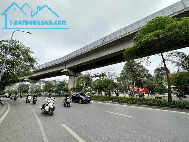 (Tin thật 100%) Bán tòa Building - VP 240m2 x 9 tầng tại mặt phố Hoàng Cầu - Cho thuê 3,9 - 4