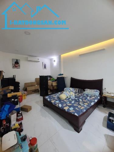Bán nhà MTKD đường 32M Dương Quảng Hàm ngang 5m 100M² KD đa ngành 23.2 tỷ 

Mô tả - 3