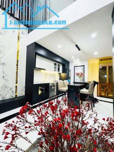 THIỆN CHÍ BÁN NHÀ HAI BÀ TRƯNG 42M2x5T LÔ GÓC, THANG MÁY, OTO ĐỖ CỬA, NGÕ NÔNG THÔNG, KD