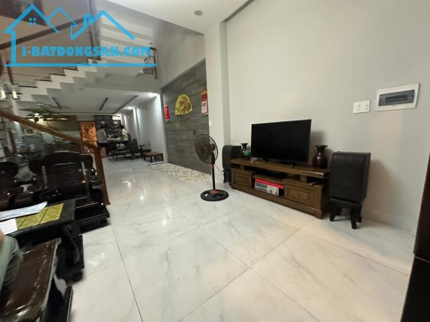 NHÀ HÀ VĂN TRÍ - 103M2 - 3 TẦNG - GẦN TRƯỜNG TIỂU HỌC DIÊN HỒNG - NHÀ KIÊN CỐ - 5.6 TỶ