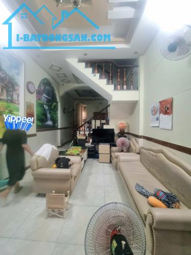 Bán nhà 1 Trệt 1 Lầu Đông Hòa,đường xe hơi vào tận nhà,cách đường lơn 50m