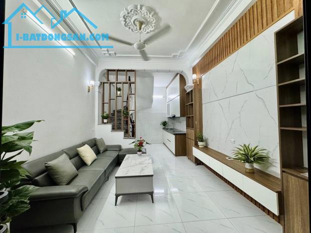 Bán nhà phố Nguyễn Đức Cảnh - nhà mới , oto đỗ gần , dt 29M giá 5.85 tỷ thương lượng, SĐCC