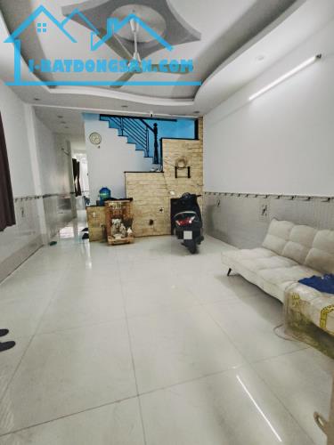 BÁN GẤP MẶT TIỀN HXH PHẠM HÙNG GẦN SATRA, BÌNH HƯNG DT: 87M2 (4.2X21M), 2 Tầng, CHỈ 5.2 - 2