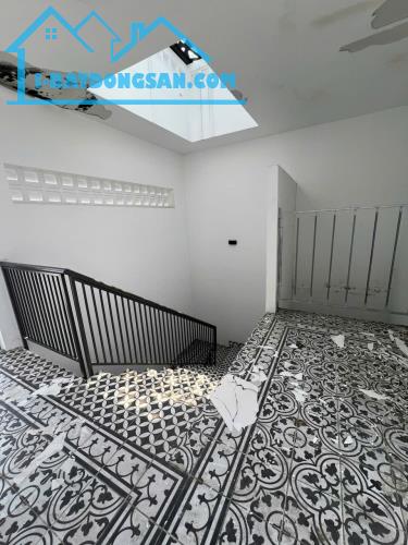 Bán nhà căn gốc mặt tiền khu Tên Lửa , hầm
4 lầu , sân thượng chỉ 12,5 tỷ - 4