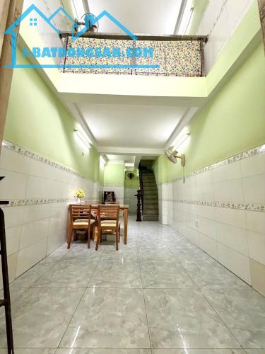 Bán Nhà Tân Phú,Trịnh Đình Thảo, sát mặt tiền, 4 Tầng, 3 phòng ngủ chỉ 4 tỷ 200 TL