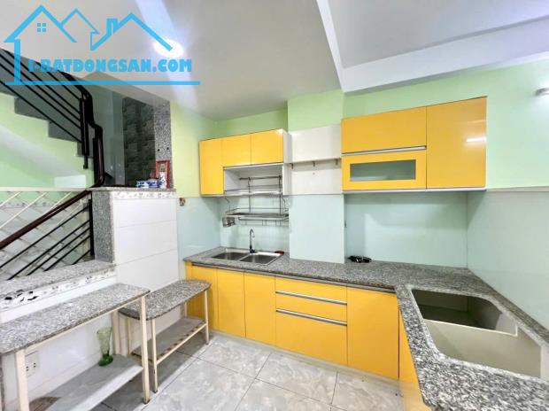 Bán Nhà Tân Phú,Trịnh Đình Thảo, sát mặt tiền, 4 Tầng, 3 phòng ngủ chỉ 4 tỷ 200 TL - 1