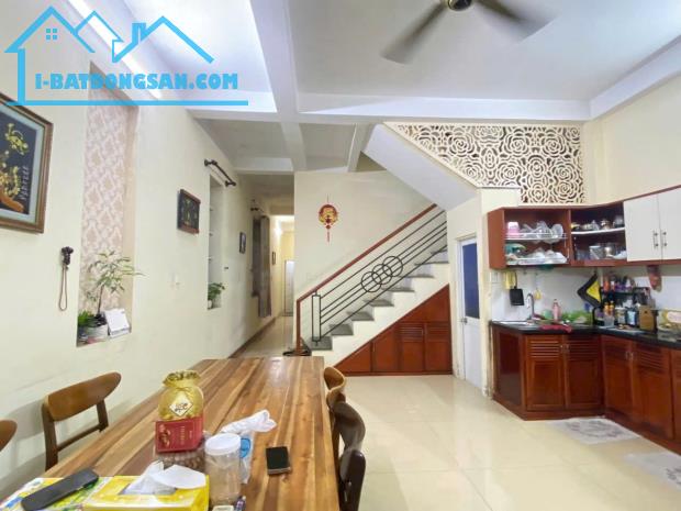 Cho thuê nhà đẹp có gác, gần chợ Trảng Dài chỉ 5tr/tháng - 2