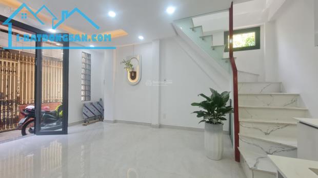 BÁN NHÀ HƯNG PHÚ QUẬN 8- NGANG 4.2M - 4 TẦNG BTCT KIÊN CÓ 1 BƯỚC RA MẶT TIỀN - NHỈNH 4 TỶ