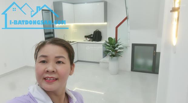 BÁN NHÀ HƯNG PHÚ QUẬN 8- NGANG 4.2M - 4 TẦNG BTCT KIÊN CÓ 1 BƯỚC RA MẶT TIỀN - NHỈNH 4 TỶ - 1