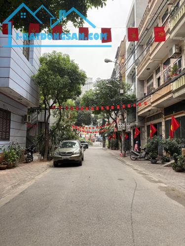 Bán nhà Trung Kính, 60m2, phân lô, đường rộng. Nhà đẹp 7 tầng có thang máy