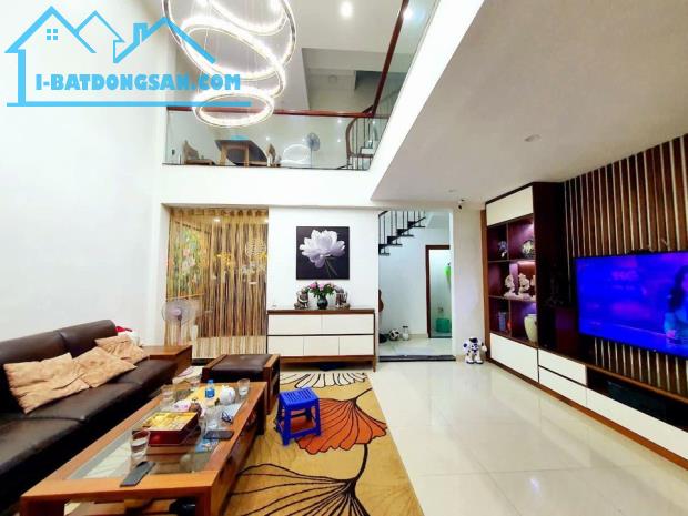 PHÂN LÔ Ô TÔ TRÁNH NGUYÊN HỒNG, ĐỐNG ĐA,40M, 5T, MT 4M, GIÁ 17 TỶ
