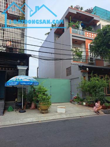BÁN LÔ ĐẤT ĐẸP – VIEW CÔNG VIÊN THOÁNG MÁT – QUẬN 8
Diện tích: 5x20m (vuông vức, xây