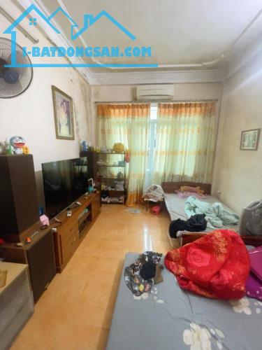 Mình cần bán căn nhà đầu ngõ 191. Tân Mai 24m2 /thực tế 31m2 .5T 3,5mt. 6,3 tỷ Hoàng Mai . - 2