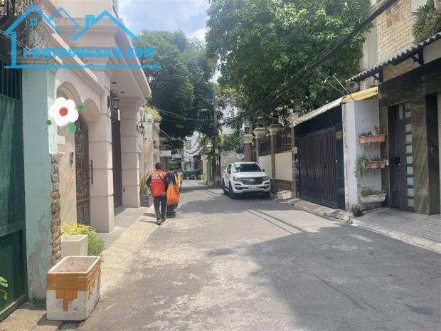 BÁN NHÀ 2 TẦNG HẺM XE HƠI TRÁNH ĐƯỜNG BÀU BÀNG . P13 . TÂN BÌNH..DT 100M .. GIÁ 11.2 TỶ