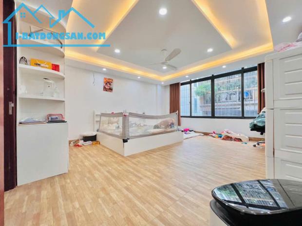 Cho thuê căn hộ Tập thể tầng 3 Phố Kim Liên, 73m2, 2 ngủ, ở hộ GĐ, 10 Triệu - 2
