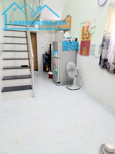 ► Nhà 2 tầng 2 mê đúc cứng, Kiệt thẳng 60m ra đường Nguyễn Trãi, Phố Chợ Hải Châu 1.63 tỷ - 1