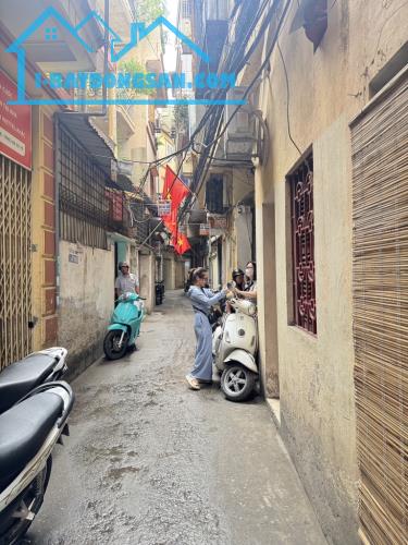 B.án nh.à phố ##Trương_Định_hai_bà_trưng# , sát mặt phố, 3 tầng*- *Diện tích:* 45m2- *Mặt