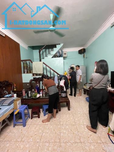 B.án nh.à phố ##Trương_Định_hai_bà_trưng# , sát mặt phố, 3 tầng*- *Diện tích:* 45m2- *Mặt - 2