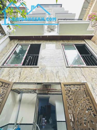 GÀ ĐẺ TRỨNG VÀNG DÒNG TIỀN 60TR/ THÁNG, PHỐ GIÁP BÁT, Ô TÔ , 6 TẦNG THANG MÁY GIÁ 15.X TỶ - 1