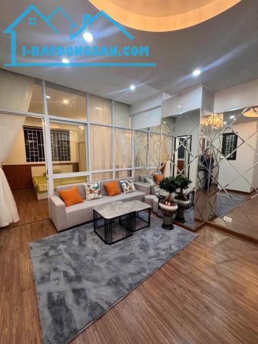 Chỉ nhỉnh 4 tỷ sở hữu ngay căn hộ chung cư 3 ngủ - Lô Góc, Trung tâm Cầu Giấy
