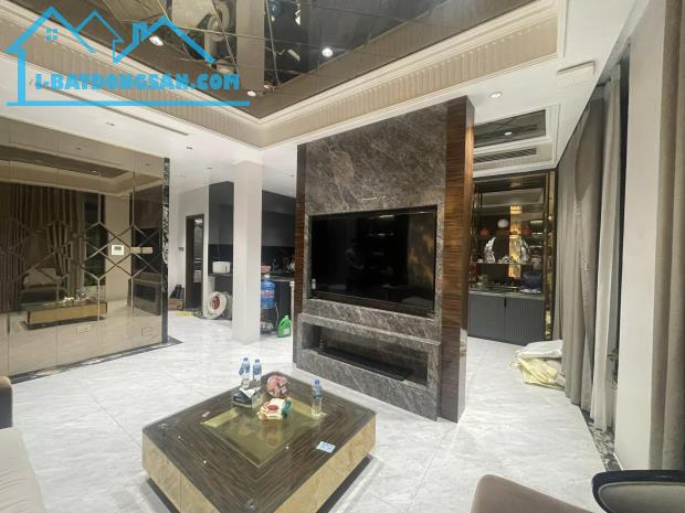 MẶT PHỐ YÊN HOA THANG MÁY - KINH DOANH DT 50m2 7 tầng MT 7m Giá 27 tỷ