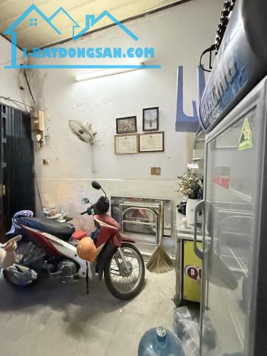 Mặt tiền đường số 18 P.8 GV - Ngang 8m - Ngay mercedes Quang Trung - 2