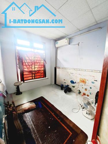 Bán Nhà Bình Tân, Đường Hương Lộ 2, 3Tầng, 4 phòng, hẻm 1/ 3m, thông thoáng chỉ nhỉnh 3 tỷ - 2