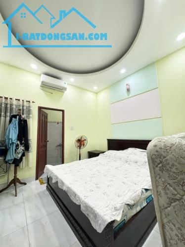 NHÀ ĐẸP 4 TẦNG Đ. HỒ VĂN LONG NGAY GÒ MÂY - HẺM XE TẢI THÔNG - 57M2 (4x14.3). CHỈ HƠN 5 TỶ - 4