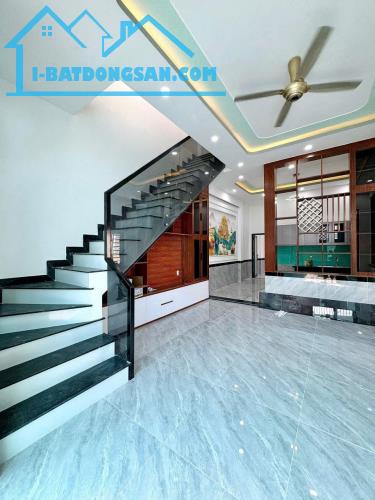 Nhà mới xây 1 trệt 1 lầu 2.35 tỷ/69 m2 gần trường học Tân Bửu