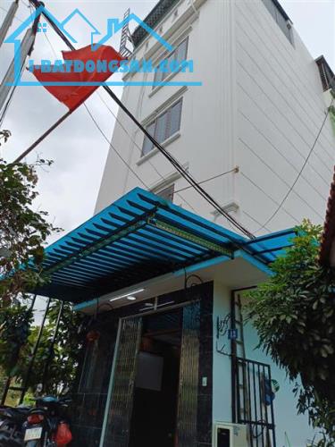 Vị trí đẹp gần phố lô góc hai mặt thoáng, xung quanh tiện ích bạt ngàn như chợ, siêu thị,