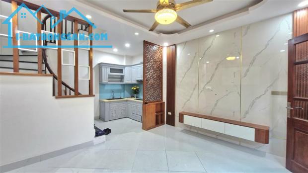 Vị trí đẹp gần phố lô góc hai mặt thoáng, xung quanh tiện ích bạt ngàn như chợ, siêu thị, - 2