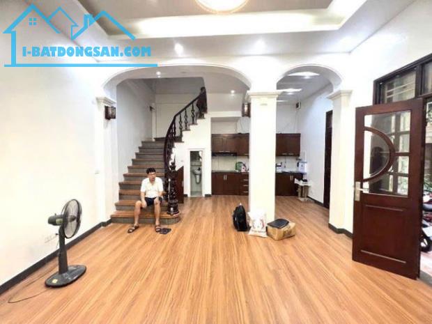 Bán gấp nhà Cầu Giấy – 46m2 - 4 tầng – Giá chỉ 8.7 tỷ