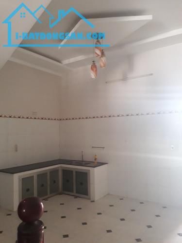 BÁN NHÀ CẤP 4 2 PHÒNG NGỦ – DIỆN TÍCH 172M² – ĐƯỜNG NHỰA THÔNG DÀI – GIÁ TỐT ĐẦU TƯ - 1
