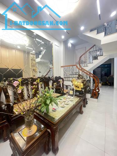 BÁN NHÀ NGUYÊN HỒNG - HỘ KHẨU BA ĐÌNH - DT: 43M2 - 4 TẦNG ĐẸP LONG LANH - NỘI THẤT HIỆN ĐẠ - 1