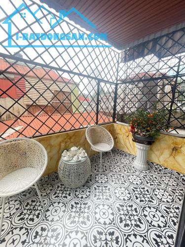 BÁN NHÀ NGUYÊN HỒNG - HỘ KHẨU BA ĐÌNH - DT: 43M2 - 4 TẦNG ĐẸP LONG LANH - NỘI THẤT HIỆN ĐẠ - 5