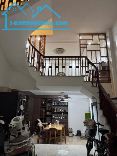BÁN NHÀ NGÕ 73 TÂN TRIỀU – 40M² x 5 TẦNG – CÁCH PHỐ 50M – Ô TÔ TRÁNH – GIÁ 8 TỶ