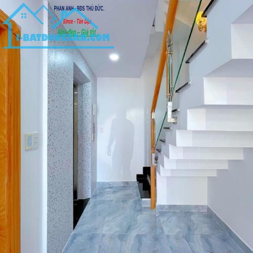 Bán Nhà Phố Lê Văn Thịnh, Q2_ 🔥 Hot Deal _ Hẻm Xe Hơi Sạch Đẹp _ 3 Tầng "Siêu Phẩm" 4 Pn - 5