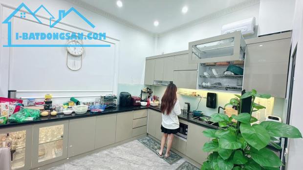 NHÀ SIÊU ĐẸP - FULL NỘI THẤT - SÁT MẶT PHỐ, 5M RA OTO TRÁNH - ĐI BỘ RA HỒ TÂY - 2