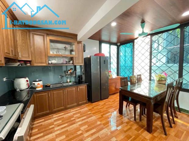 HOÀNG ĐẠO THÀNH  Ô TÔ THANG MÁY KINH DOANH DT 32m²  Giá: 10.99 tỷ
