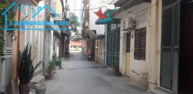 BÁN ĐẤT TẶNG NHÀ CẤP 4- 33M2, NGÕ RỘNG SẠCH -VẠN PHÚC-CHỈ 4.99 TỶ