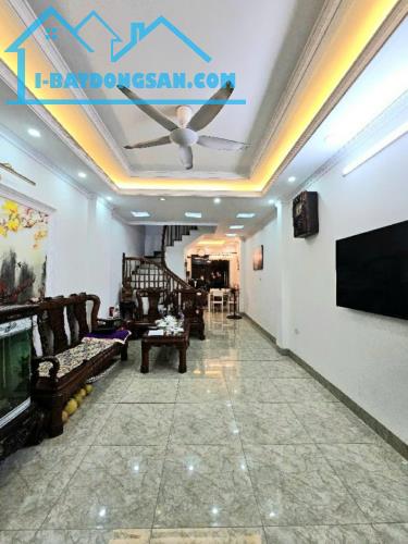 NHÀ ĐẸP NGÔ GIA TỰ LONG BIÊN, NGÕ Ô TÔ, GẦN PHỐ, DT RỘNG CÓ 6.X TỶ