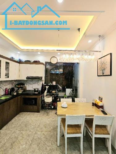 NHÀ ĐẸP NGÔ GIA TỰ LONG BIÊN, NGÕ Ô TÔ, GẦN PHỐ, DT RỘNG CÓ 6.X TỶ - 1