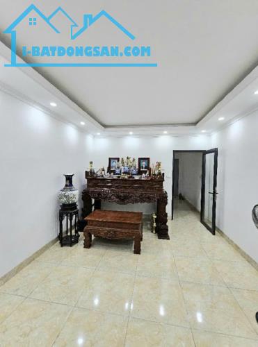NHÀ ĐẸP NGÔ GIA TỰ LONG BIÊN, NGÕ Ô TÔ, GẦN PHỐ, DT RỘNG CÓ 6.X TỶ - 2
